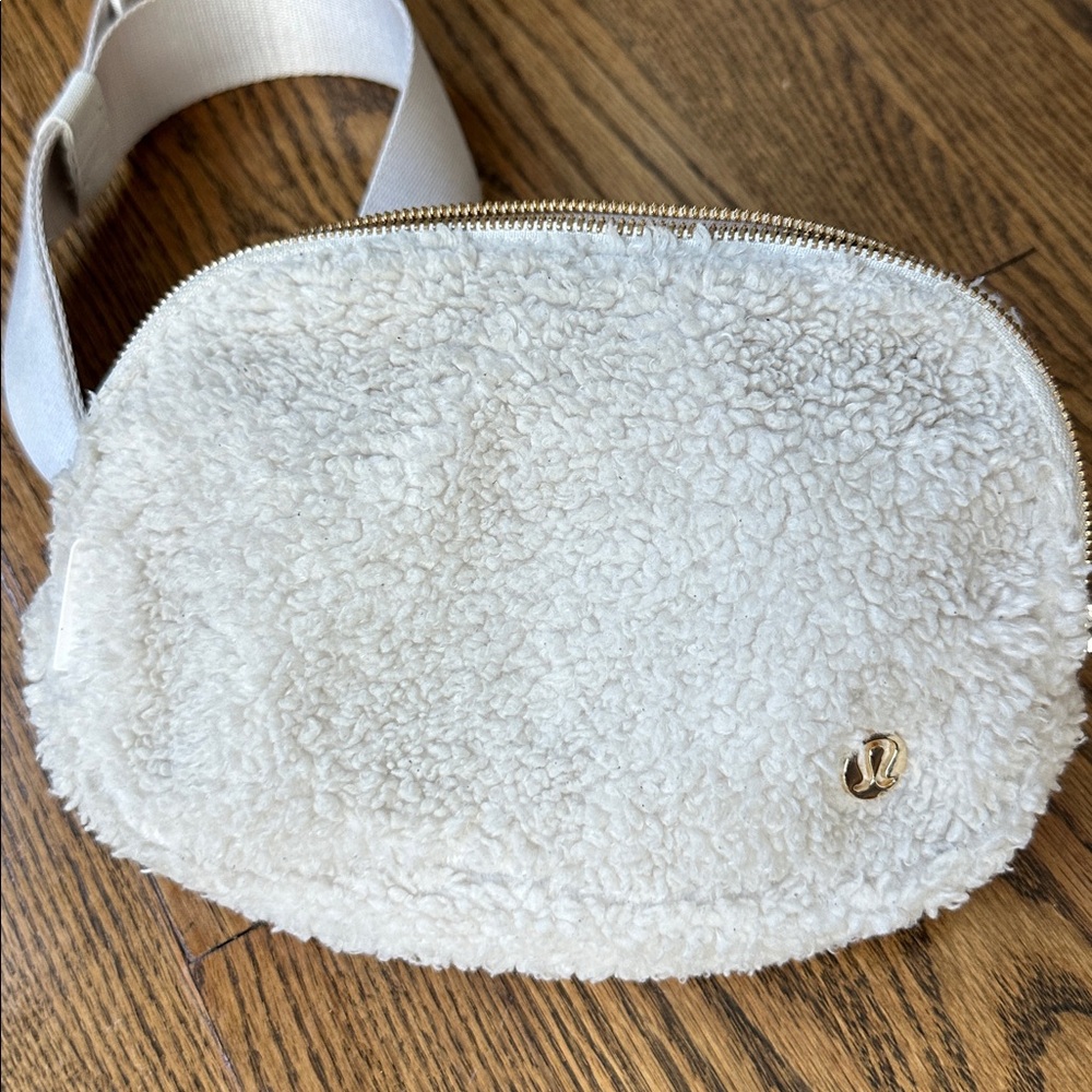 Lululemon everywhere fleece Belt Bag 1 L